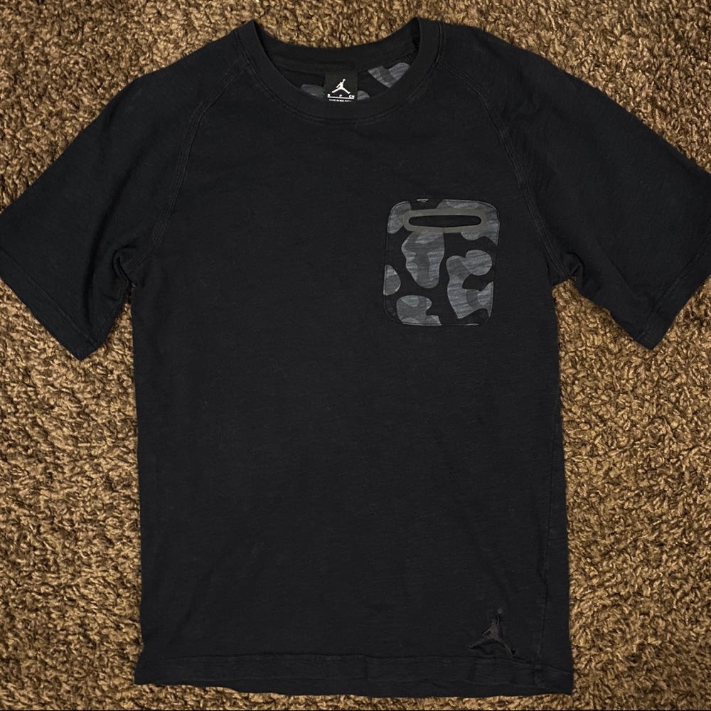 Jordan Men's Short Sleeve Black T-Shirt w Camo Pocket, Size Small, Like New